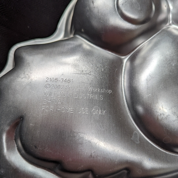 Wilton Elmo Cake Pan - Picture 3 of 5